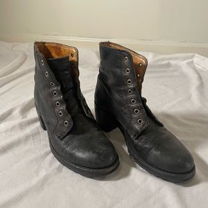 Vintage Frye heeled black leather Boots sz 7